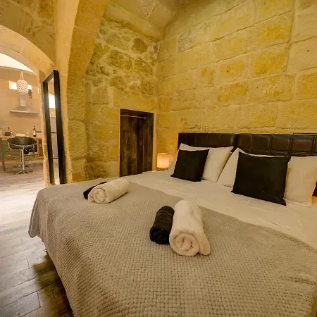 Roam Gozo - The Bunker - Stunning 1 Bed - Rare Find! *