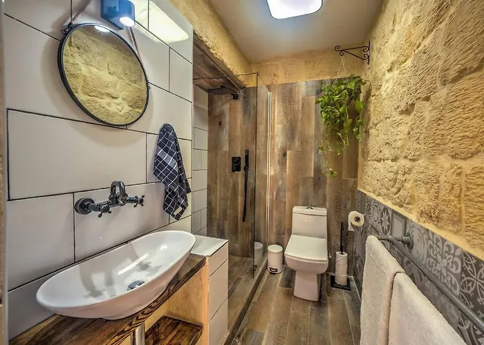 Apartment Roam Gozo - The Bunker - Stunning 1 Bed - Rare Find! *